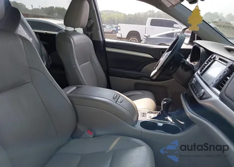 2015 Toyota Highlander Xle V6 z USA, uszkodzony, nr VIN 5TDKKRFH6FS086456